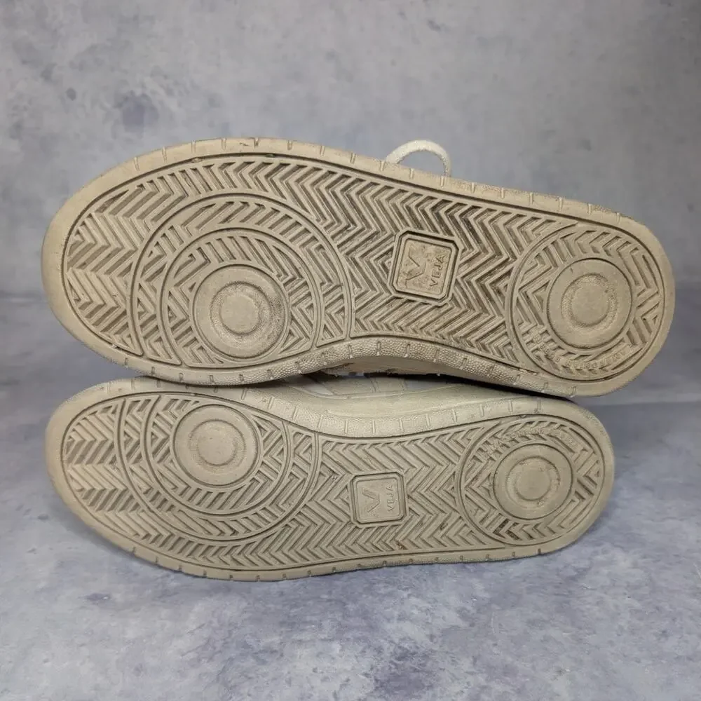 Veja V-12 Leather Low Top Lace Up Sneakers in White Sable, Size 9